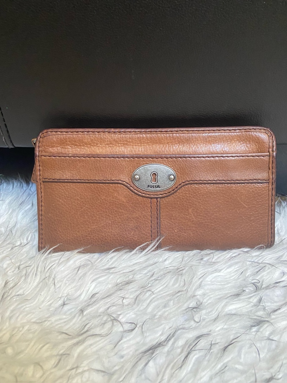 Fossil Tan/Brown Leather Zip-Around Wallet with Keyhole Plaque